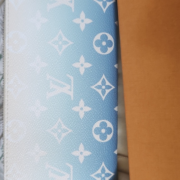 Mint Cond RFID Mic Louis Vuitton By the Pool Blue Large Zippy Wallet. Full Set - Picture 13 of 17